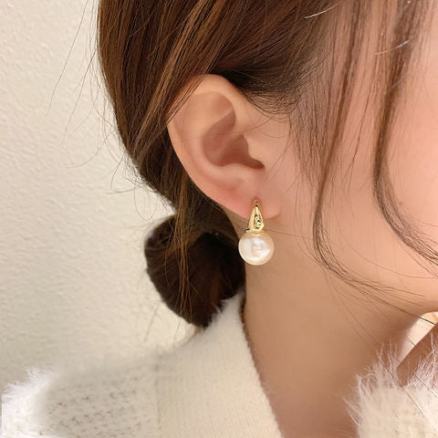 Simple Pearl Earrings